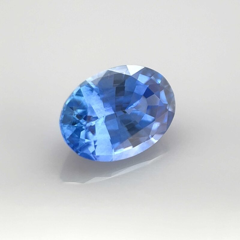 precious natural gemstone cornflower blue sapphire oval luxury rare